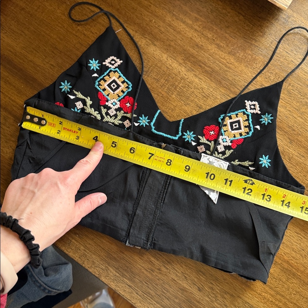 Sadie and sage Embroidered Black Crop Top XS - Picture 4 of 5